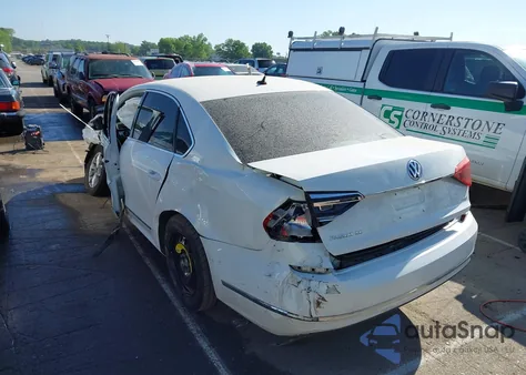 2017 Volkswagen Passat 1.8T S из США, поврежденный, VIN 1VWAT7A34HC076972